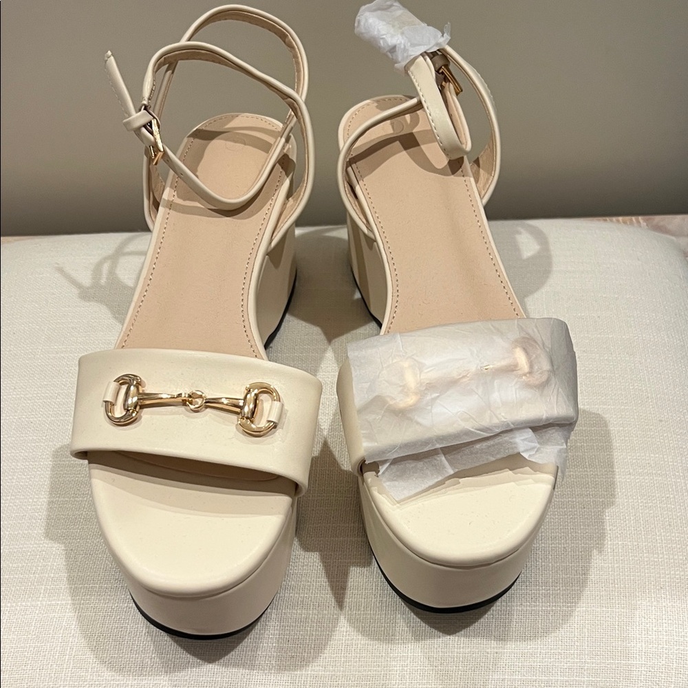 Cream platform shoe with gold hardware size 7
